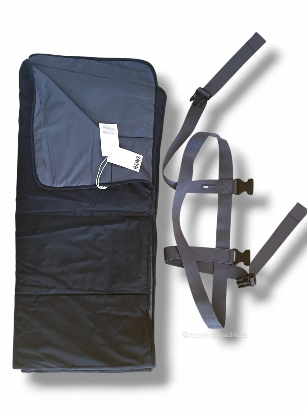 NWT RAINS Waterproof Trail Blanket Navy Quilted Picnic Stadium Car Camping Gear